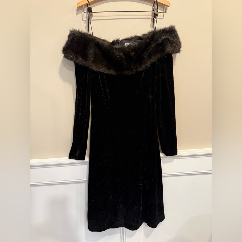 Vintage Cachet Black crushed Velvet off the shoulder midi Dress with Fur Collar